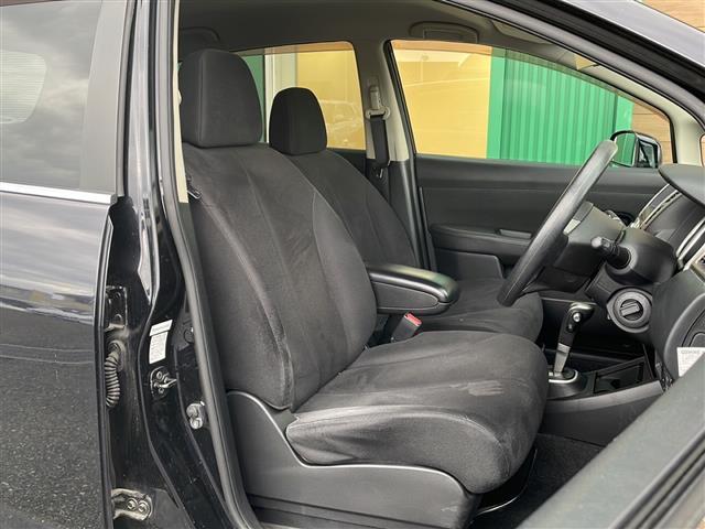 ティーダ １５Ｓ　禁煙車　ＡＭ／ＦＭ／ＣＤ／ＤＶＤ　純正ＨＤＤナビ　ワンセグＴＶ　サイドカメラ　社外ＥＴＣ　Ｗエアバッグ　ハンドルスイッチ　スマートキー　ヘッドライトレベライザー　オートエアコン　ドアバイザー　盗難防止（13枚目）