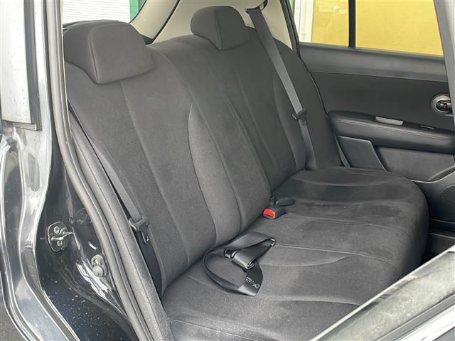 ティーダ １５Ｓ　禁煙車　ＡＭ／ＦＭ／ＣＤ／ＤＶＤ　純正ＨＤＤナビ　ワンセグＴＶ　サイドカメラ　社外ＥＴＣ　Ｗエアバッグ　ハンドルスイッチ　スマートキー　ヘッドライトレベライザー　オートエアコン　ドアバイザー　盗難防止（14枚目）
