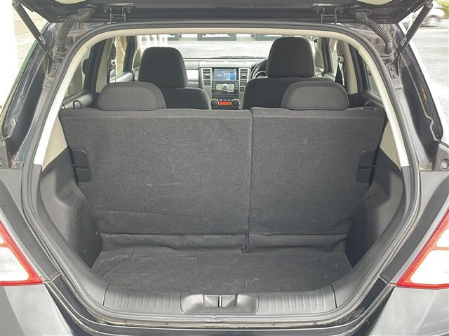 ティーダ １５Ｓ　禁煙車　ＡＭ／ＦＭ／ＣＤ／ＤＶＤ　純正ＨＤＤナビ　ワンセグＴＶ　サイドカメラ　社外ＥＴＣ　Ｗエアバッグ　ハンドルスイッチ　スマートキー　ヘッドライトレベライザー　オートエアコン　ドアバイザー　盗難防止（15枚目）