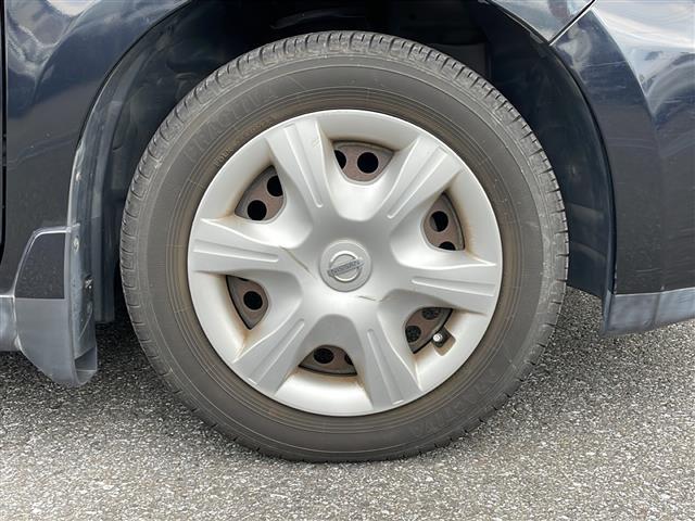 ティーダ １５Ｓ　禁煙車　ＡＭ／ＦＭ／ＣＤ／ＤＶＤ　純正ＨＤＤナビ　ワンセグＴＶ　サイドカメラ　社外ＥＴＣ　Ｗエアバッグ　ハンドルスイッチ　スマートキー　ヘッドライトレベライザー　オートエアコン　ドアバイザー　盗難防止（16枚目）