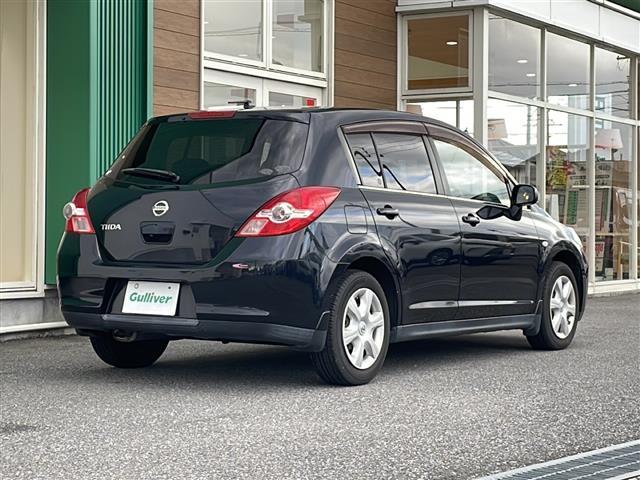 ティーダ １５Ｓ　禁煙車　ＡＭ／ＦＭ／ＣＤ／ＤＶＤ　純正ＨＤＤナビ　ワンセグＴＶ　サイドカメラ　社外ＥＴＣ　Ｗエアバッグ　ハンドルスイッチ　スマートキー　ヘッドライトレベライザー　オートエアコン　ドアバイザー　盗難防止（18枚目）