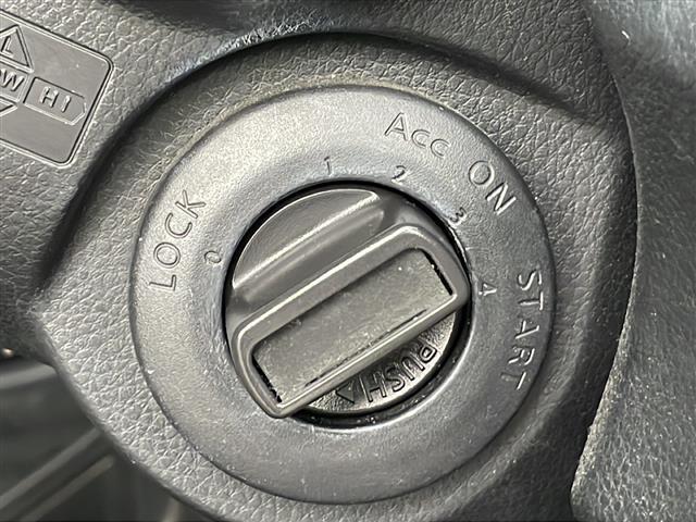 ティーダ １５Ｓ　禁煙車　ＡＭ／ＦＭ／ＣＤ／ＤＶＤ　純正ＨＤＤナビ　ワンセグＴＶ　サイドカメラ　社外ＥＴＣ　Ｗエアバッグ　ハンドルスイッチ　スマートキー　ヘッドライトレベライザー　オートエアコン　ドアバイザー　盗難防止（25枚目）
