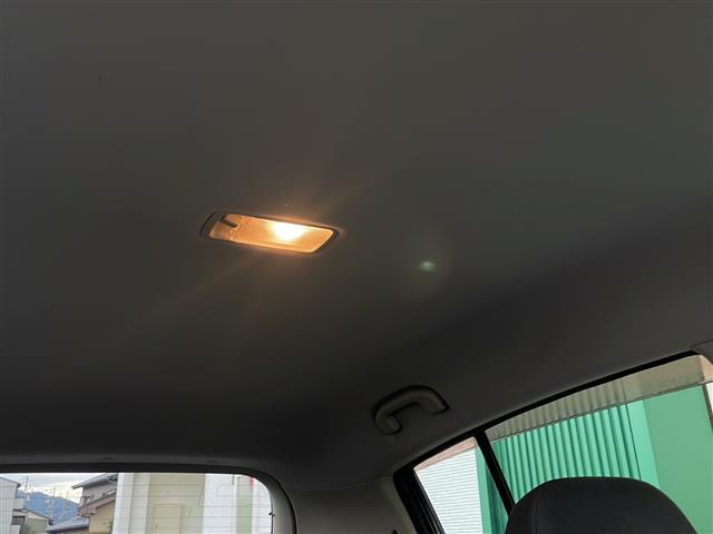 ティーダ １５Ｓ　禁煙車　ＡＭ／ＦＭ／ＣＤ／ＤＶＤ　純正ＨＤＤナビ　ワンセグＴＶ　サイドカメラ　社外ＥＴＣ　Ｗエアバッグ　ハンドルスイッチ　スマートキー　ヘッドライトレベライザー　オートエアコン　ドアバイザー　盗難防止（29枚目）