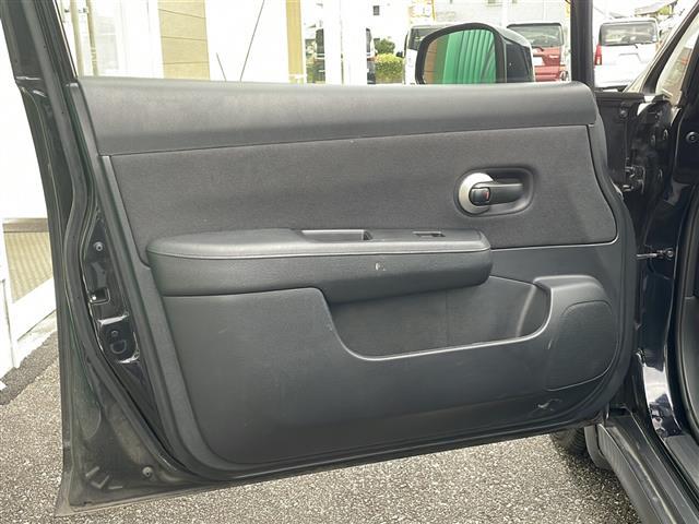 ティーダ １５Ｓ　禁煙車　ＡＭ／ＦＭ／ＣＤ／ＤＶＤ　純正ＨＤＤナビ　ワンセグＴＶ　サイドカメラ　社外ＥＴＣ　Ｗエアバッグ　ハンドルスイッチ　スマートキー　ヘッドライトレベライザー　オートエアコン　ドアバイザー　盗難防止（34枚目）