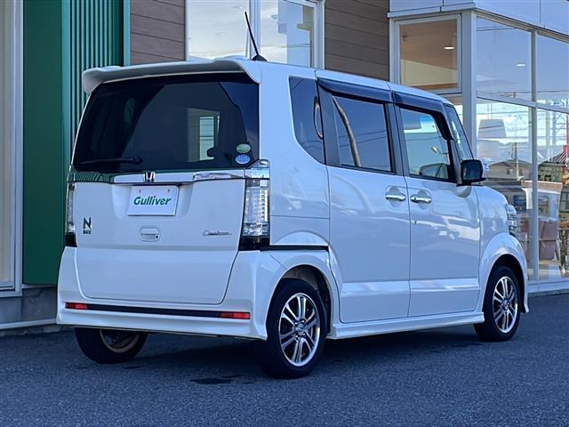 N-BOXカスタム G SSパッケージ 禁煙車 AM/FM/CD/DVD USB/BT 社外ナビ ワンセグTV 両側パワースライドドア カーテンエアバッグ バックカメラ 純正フロアマット 純正アルミホイール プッシュスタート ドアバイザー(18枚目)