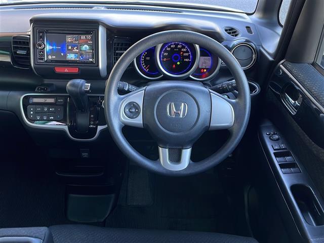 N-BOXカスタム G SSパッケージ 禁煙車 AM/FM/CD/DVD USB/BT 社外ナビ ワンセグTV 両側パワースライドドア カーテンエアバッグ バックカメラ 純正フロアマット 純正アルミホイール プッシュスタート ドアバイザー(20枚目)