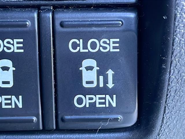 N-BOXカスタム G SSパッケージ 禁煙車 AM/FM/CD/DVD USB/BT 社外ナビ ワンセグTV 両側パワースライドドア カーテンエアバッグ バックカメラ 純正フロアマット 純正アルミホイール プッシュスタート ドアバイザー(24枚目)