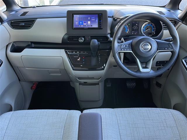 ルークス Ｘ　禁煙車　ＡＭ／ＦＭ／ＣＤ／ＤＶＤ　ワンセグＴＶ　社外ナビ　ハンズフリースライドドア　ドライブレコーダー　前後コーナーセンサー　アラウンドビュー　ダウンヒルアシスト　リアエアコン　片側パワースライドドア（2枚目）