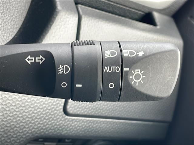 ルーミー カスタムG 禁煙車 純正ナビ 4WD 衝突軽減ブレーキ 両側パワースライドドア レーダークルーズコントロール レーンキープアシスト オートライト オートハイビーム LEDヘッドライト LEDフォグランプ フルセグ(9枚目)