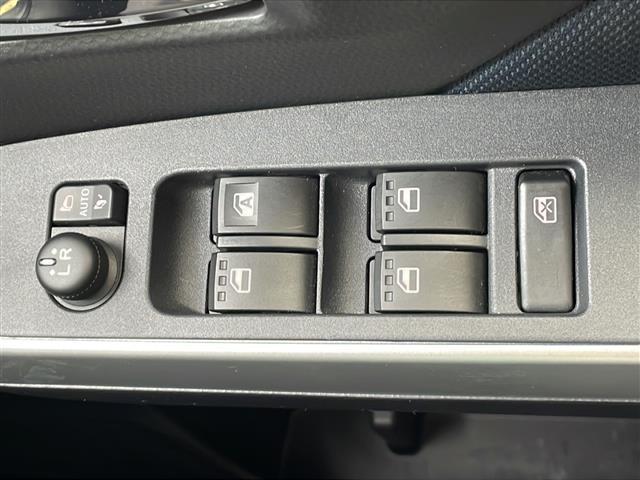 ルーミー カスタムG 禁煙車 純正ナビ 4WD 衝突軽減ブレーキ 両側パワースライドドア レーダークルーズコントロール レーンキープアシスト オートライト オートハイビーム LEDヘッドライト LEDフォグランプ フルセグ(30枚目)