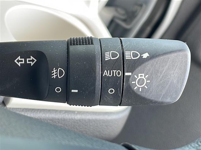 ムーヴキャンバス ストライプスＧ　禁煙車　純正ナビ　３６０°カメラ　衝突軽減ブレーキ　シートヒーター　両側パワースライドドア　ホットカップホルダー　フルセグＴＶ　アイドリングストップ　ＥＴＣ　サイドエアバッグ　純正マット　盗難防止（7枚目）