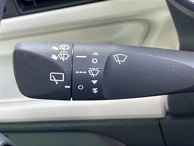 ムーヴキャンバス ストライプスＧ　禁煙車　純正ナビ　３６０°カメラ　衝突軽減ブレーキ　シートヒーター　両側パワースライドドア　ホットカップホルダー　フルセグＴＶ　アイドリングストップ　ＥＴＣ　サイドエアバッグ　純正マット　盗難防止（8枚目）