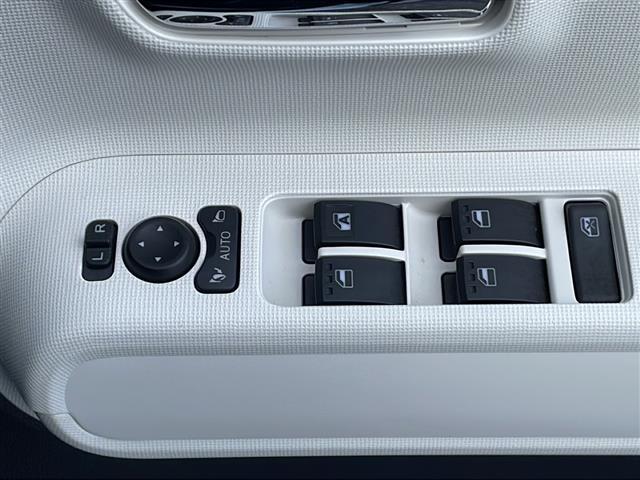 ムーヴキャンバス ストライプスＧ　禁煙車　純正ナビ　３６０°カメラ　衝突軽減ブレーキ　シートヒーター　両側パワースライドドア　ホットカップホルダー　フルセグＴＶ　アイドリングストップ　ＥＴＣ　サイドエアバッグ　純正マット　盗難防止（22枚目）