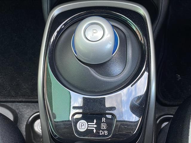 ノート e-パワー B 禁煙車 社外ナビ AM/FM/SD Bluetooth エマージェンシーブレーキ レーンキープアシスト パーキングセンサー 前後コーナーセンサー ドライブレコーダー ETC バックカメラ スマートキー(9枚目)