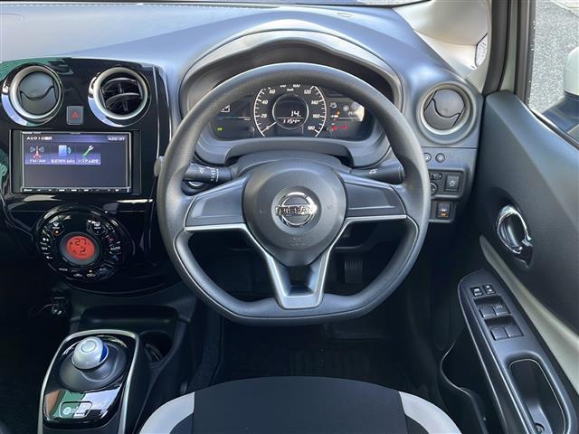 ノート e-パワー B 禁煙車 社外ナビ AM/FM/SD Bluetooth エマージェンシーブレーキ レーンキープアシスト パーキングセンサー 前後コーナーセンサー ドライブレコーダー ETC バックカメラ スマートキー(20枚目)