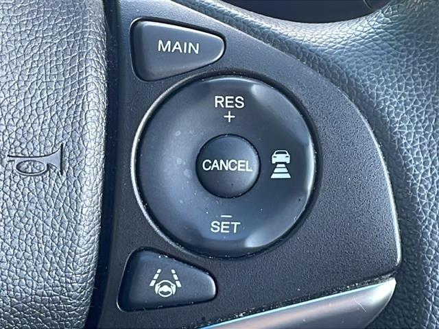 シャトル ハイブリッド　ホンダセンシング　禁煙車　社外ナビ　ＡＭ／ＦＭ　Ｂｌｕｅｔｏｏｔｈ　クルーズコントロール　レーンキープ　衝突軽減　バックカメラ　ビルトインＥＴＣ　ドライブレコーダー　純正マット　ドアバイザー　オートライト　スマートキー（6枚目）