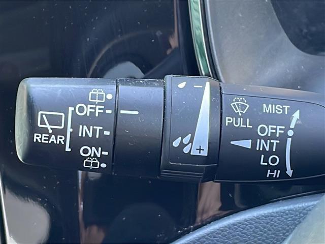シャトル ハイブリッド　ホンダセンシング　禁煙車　社外ナビ　ＡＭ／ＦＭ　Ｂｌｕｅｔｏｏｔｈ　クルーズコントロール　レーンキープ　衝突軽減　バックカメラ　ビルトインＥＴＣ　ドライブレコーダー　純正マット　ドアバイザー　オートライト　スマートキー（8枚目）