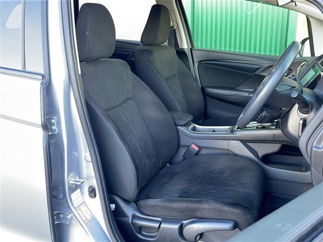 シャトル ハイブリッド　ホンダセンシング　禁煙車　社外ナビ　ＡＭ／ＦＭ　Ｂｌｕｅｔｏｏｔｈ　クルーズコントロール　レーンキープ　衝突軽減　バックカメラ　ビルトインＥＴＣ　ドライブレコーダー　純正マット　ドアバイザー　オートライト　スマートキー（13枚目）