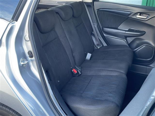 シャトル ハイブリッド　ホンダセンシング　禁煙車　社外ナビ　ＡＭ／ＦＭ　Ｂｌｕｅｔｏｏｔｈ　クルーズコントロール　レーンキープ　衝突軽減　バックカメラ　ビルトインＥＴＣ　ドライブレコーダー　純正マット　ドアバイザー　オートライト　スマートキー（14枚目）