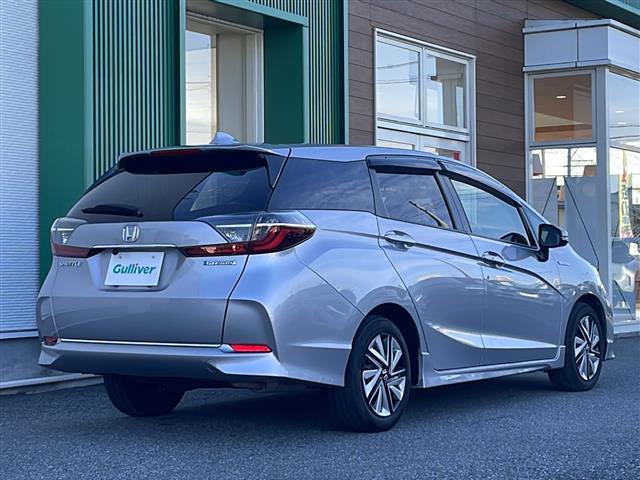 シャトル ハイブリッド　ホンダセンシング　禁煙車　社外ナビ　ＡＭ／ＦＭ　Ｂｌｕｅｔｏｏｔｈ　クルーズコントロール　レーンキープ　衝突軽減　バックカメラ　ビルトインＥＴＣ　ドライブレコーダー　純正マット　ドアバイザー　オートライト　スマートキー（18枚目）