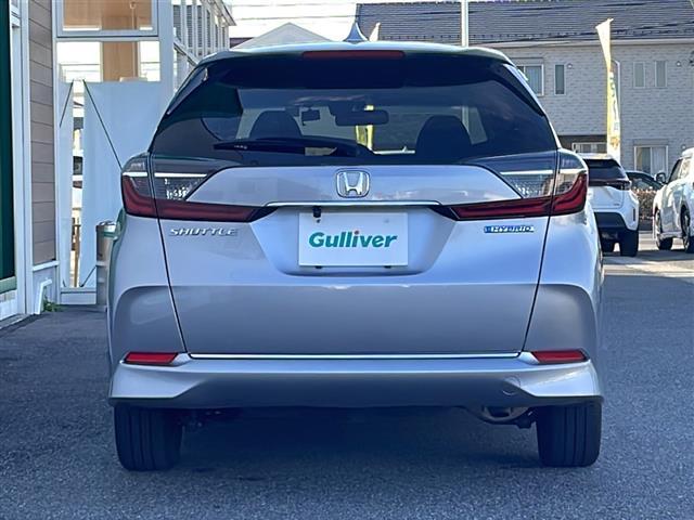 シャトル ハイブリッド　ホンダセンシング　禁煙車　社外ナビ　ＡＭ／ＦＭ　Ｂｌｕｅｔｏｏｔｈ　クルーズコントロール　レーンキープ　衝突軽減　バックカメラ　ビルトインＥＴＣ　ドライブレコーダー　純正マット　ドアバイザー　オートライト　スマートキー（19枚目）