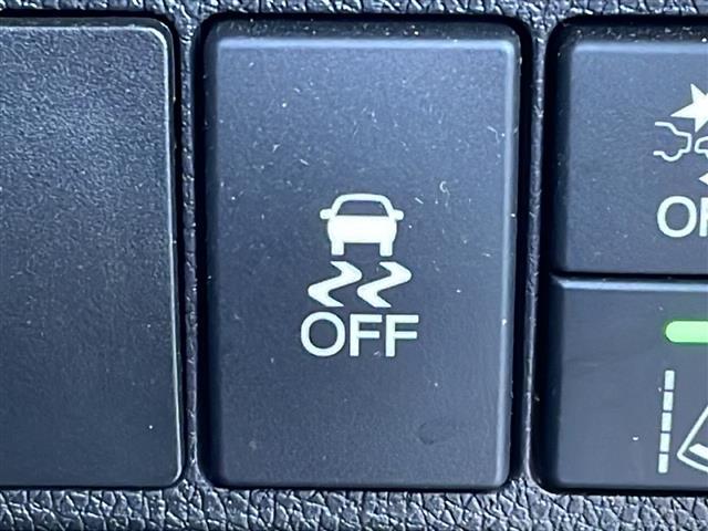 シャトル ハイブリッド　ホンダセンシング　禁煙車　社外ナビ　ＡＭ／ＦＭ　Ｂｌｕｅｔｏｏｔｈ　クルーズコントロール　レーンキープ　衝突軽減　バックカメラ　ビルトインＥＴＣ　ドライブレコーダー　純正マット　ドアバイザー　オートライト　スマートキー（25枚目）