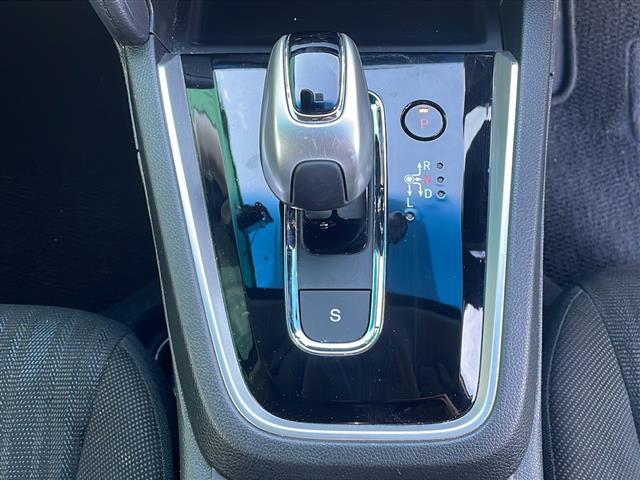 シャトル ハイブリッド　ホンダセンシング　禁煙車　社外ナビ　ＡＭ／ＦＭ　Ｂｌｕｅｔｏｏｔｈ　クルーズコントロール　レーンキープ　衝突軽減　バックカメラ　ビルトインＥＴＣ　ドライブレコーダー　純正マット　ドアバイザー　オートライト　スマートキー（31枚目）