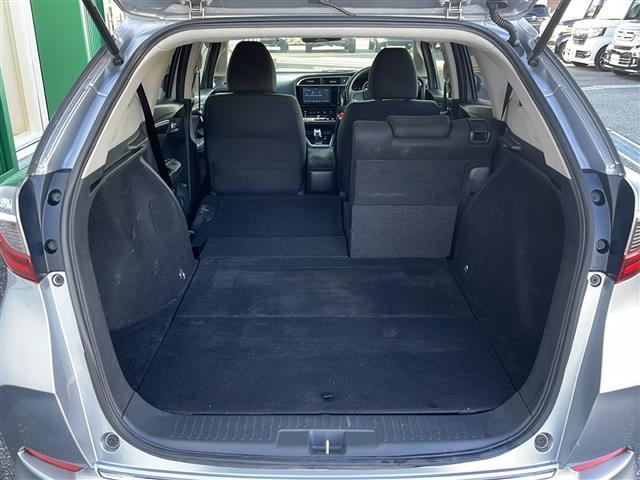 シャトル ハイブリッド　ホンダセンシング　禁煙車　社外ナビ　ＡＭ／ＦＭ　Ｂｌｕｅｔｏｏｔｈ　クルーズコントロール　レーンキープ　衝突軽減　バックカメラ　ビルトインＥＴＣ　ドライブレコーダー　純正マット　ドアバイザー　オートライト　スマートキー（34枚目）