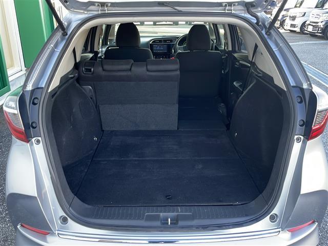 シャトル ハイブリッド　ホンダセンシング　禁煙車　社外ナビ　ＡＭ／ＦＭ　Ｂｌｕｅｔｏｏｔｈ　クルーズコントロール　レーンキープ　衝突軽減　バックカメラ　ビルトインＥＴＣ　ドライブレコーダー　純正マット　ドアバイザー　オートライト　スマートキー（35枚目）