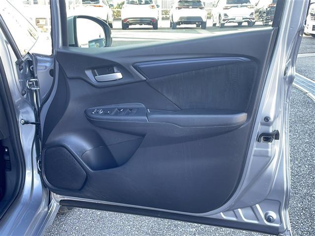 シャトル ハイブリッド　ホンダセンシング　禁煙車　社外ナビ　ＡＭ／ＦＭ　Ｂｌｕｅｔｏｏｔｈ　クルーズコントロール　レーンキープ　衝突軽減　バックカメラ　ビルトインＥＴＣ　ドライブレコーダー　純正マット　ドアバイザー　オートライト　スマートキー（38枚目）