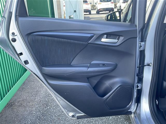 シャトル ハイブリッド　ホンダセンシング　禁煙車　社外ナビ　ＡＭ／ＦＭ　Ｂｌｕｅｔｏｏｔｈ　クルーズコントロール　レーンキープ　衝突軽減　バックカメラ　ビルトインＥＴＣ　ドライブレコーダー　純正マット　ドアバイザー　オートライト　スマートキー（40枚目）