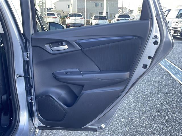 シャトル ハイブリッド　ホンダセンシング　禁煙車　社外ナビ　ＡＭ／ＦＭ　Ｂｌｕｅｔｏｏｔｈ　クルーズコントロール　レーンキープ　衝突軽減　バックカメラ　ビルトインＥＴＣ　ドライブレコーダー　純正マット　ドアバイザー　オートライト　スマートキー（41枚目）