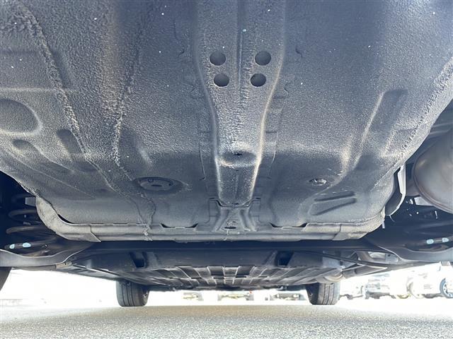 シャトル ハイブリッド　ホンダセンシング　禁煙車　社外ナビ　ＡＭ／ＦＭ　Ｂｌｕｅｔｏｏｔｈ　クルーズコントロール　レーンキープ　衝突軽減　バックカメラ　ビルトインＥＴＣ　ドライブレコーダー　純正マット　ドアバイザー　オートライト　スマートキー（43枚目）