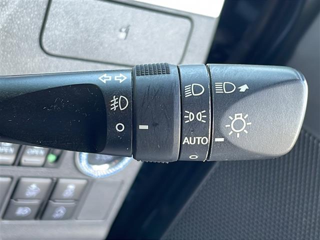 タント カスタムＲＳ　トップエディションＶＳ　ＳＡＩＩＩ　禁煙車　純正フルセグナビ　４ＷＤ　両側パワースライドドア　アラウンドビュー　衝突軽減ブレーキ　レーンキープアシスト　シートヒーター　ＥＴＣ　バックカメラ　ハーフレザー　純正アルミホイール　スマートキー（10枚目）