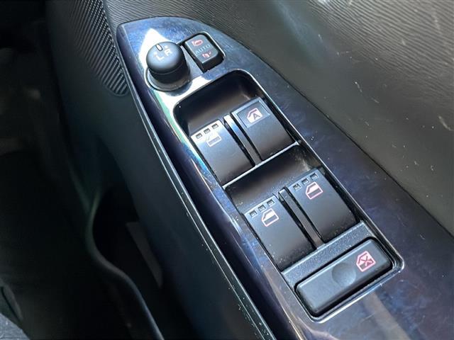 タント カスタムＲＳ　トップエディションＶＳ　ＳＡＩＩＩ　禁煙車　純正フルセグナビ　４ＷＤ　両側パワースライドドア　アラウンドビュー　衝突軽減ブレーキ　レーンキープアシスト　シートヒーター　ＥＴＣ　バックカメラ　ハーフレザー　純正アルミホイール　スマートキー（30枚目）