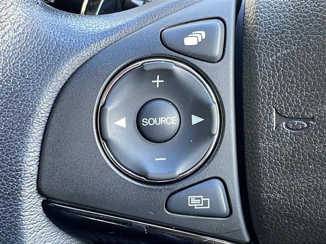 ヴェゼル ハイブリッド　禁煙車　ホンダセンシング　純正ナビ　ＨＤＭＩ　衝突軽減ブレーキ　レーンキープアシスト　カーテンエアバッグ　バックカメラ　ビルトインＥＴＣ　前後ドライブレコーダー　純正アルミホイール　純正フロアマット（7枚目）