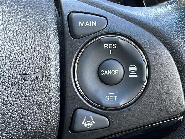 ヴェゼル ハイブリッド　禁煙車　ホンダセンシング　純正ナビ　ＨＤＭＩ　衝突軽減ブレーキ　レーンキープアシスト　カーテンエアバッグ　バックカメラ　ビルトインＥＴＣ　前後ドライブレコーダー　純正アルミホイール　純正フロアマット（8枚目）