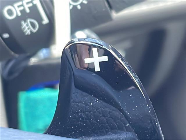 ヴェゼル ハイブリッド　禁煙車　ホンダセンシング　純正ナビ　ＨＤＭＩ　衝突軽減ブレーキ　レーンキープアシスト　カーテンエアバッグ　バックカメラ　ビルトインＥＴＣ　前後ドライブレコーダー　純正アルミホイール　純正フロアマット（12枚目）