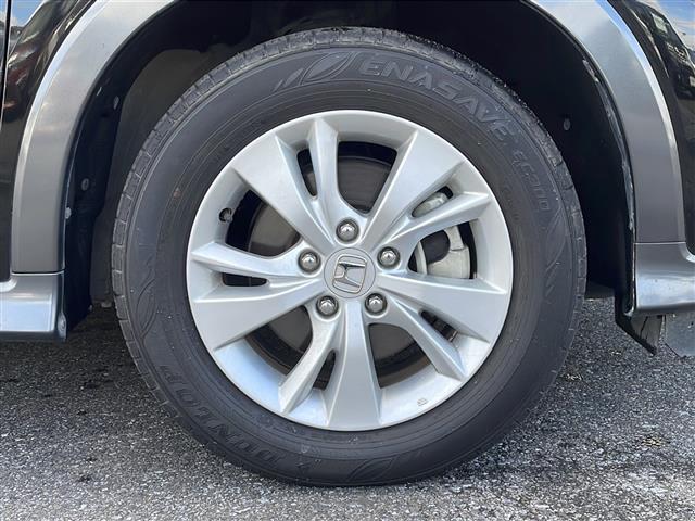 ヴェゼル ハイブリッド　禁煙車　ホンダセンシング　純正ナビ　ＨＤＭＩ　衝突軽減ブレーキ　レーンキープアシスト　カーテンエアバッグ　バックカメラ　ビルトインＥＴＣ　前後ドライブレコーダー　純正アルミホイール　純正フロアマット（16枚目）