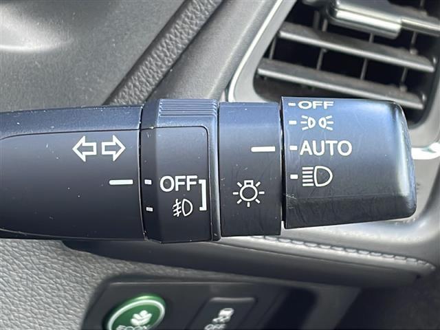 ヴェゼル ハイブリッド　禁煙車　ホンダセンシング　純正ナビ　ＨＤＭＩ　衝突軽減ブレーキ　レーンキープアシスト　カーテンエアバッグ　バックカメラ　ビルトインＥＴＣ　前後ドライブレコーダー　純正アルミホイール　純正フロアマット（23枚目）