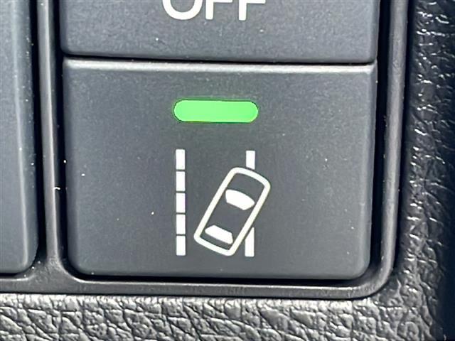 ヴェゼル ハイブリッド　禁煙車　ホンダセンシング　純正ナビ　ＨＤＭＩ　衝突軽減ブレーキ　レーンキープアシスト　カーテンエアバッグ　バックカメラ　ビルトインＥＴＣ　前後ドライブレコーダー　純正アルミホイール　純正フロアマット（29枚目）