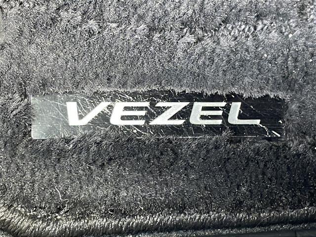 ヴェゼル ハイブリッド　禁煙車　ホンダセンシング　純正ナビ　ＨＤＭＩ　衝突軽減ブレーキ　レーンキープアシスト　カーテンエアバッグ　バックカメラ　ビルトインＥＴＣ　前後ドライブレコーダー　純正アルミホイール　純正フロアマット（33枚目）