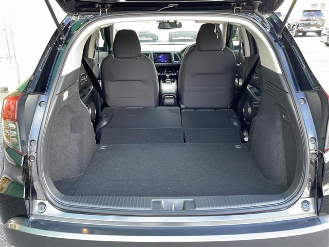 ヴェゼル ハイブリッド　禁煙車　ホンダセンシング　純正ナビ　ＨＤＭＩ　衝突軽減ブレーキ　レーンキープアシスト　カーテンエアバッグ　バックカメラ　ビルトインＥＴＣ　前後ドライブレコーダー　純正アルミホイール　純正フロアマット（41枚目）