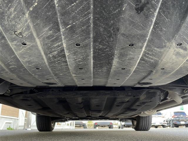 ヴェゼル ハイブリッド　禁煙車　ホンダセンシング　純正ナビ　ＨＤＭＩ　衝突軽減ブレーキ　レーンキープアシスト　カーテンエアバッグ　バックカメラ　ビルトインＥＴＣ　前後ドライブレコーダー　純正アルミホイール　純正フロアマット（43枚目）