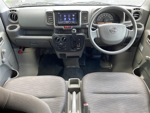 ＮＶ１００クリッパーバン ＤＸ　禁煙車　社外ナビ　フルセグＴＶ　ＡＭ／ＦＭ　Ｂｌｕｅｔｏｏｔｈ　バックカメラ　ＥＴＣ　ＭＴモード付ＡＴ　社外アルミホイール　純正フロアマット　スライドドア　ベンチシート　エアコン　パワーステアリング（2枚目）
