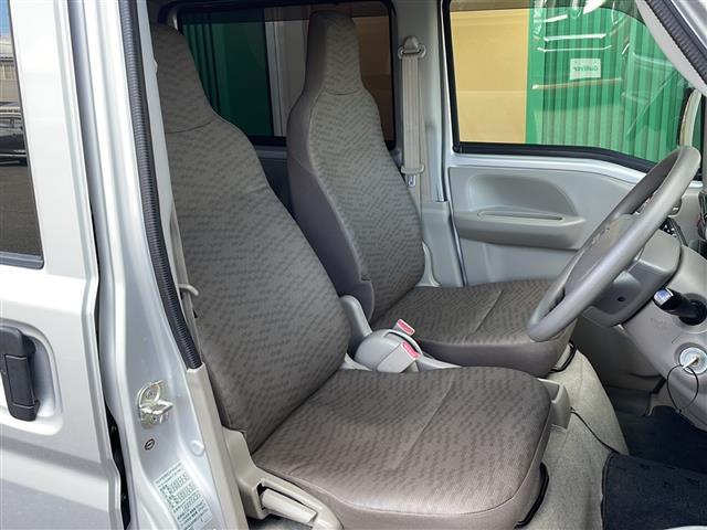 ＮＶ１００クリッパーバン ＤＸ　禁煙車　社外ナビ　フルセグＴＶ　ＡＭ／ＦＭ　Ｂｌｕｅｔｏｏｔｈ　バックカメラ　ＥＴＣ　ＭＴモード付ＡＴ　社外アルミホイール　純正フロアマット　スライドドア　ベンチシート　エアコン　パワーステアリング（13枚目）