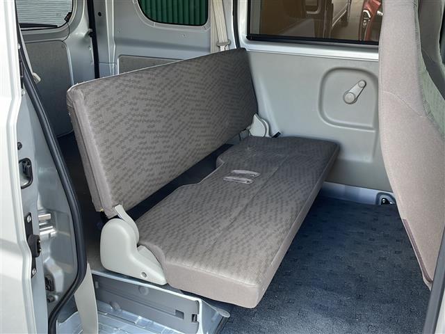 ＮＶ１００クリッパーバン ＤＸ　禁煙車　社外ナビ　フルセグＴＶ　ＡＭ／ＦＭ　Ｂｌｕｅｔｏｏｔｈ　バックカメラ　ＥＴＣ　ＭＴモード付ＡＴ　社外アルミホイール　純正フロアマット　スライドドア　ベンチシート　エアコン　パワーステアリング（14枚目）