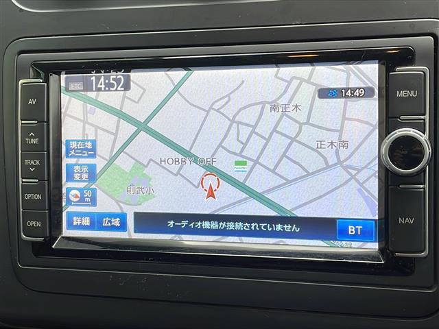 ゴルフトゥーラン ＴＳＩ　コンフォートライン　禁煙車　純正ナビ　ＡＭ／ＦＭ／ＣＤ／ＤＶＤ　フルセグＴＶ　Ｂｌｕｅｔｏｏｔｈ　バックカメラ　ＥＴＣ　ルーフレール　ＥＴＣ　純正アルミホイール　純正フロアマット　カーテンエアバッグ　パワーステアリング（3枚目）