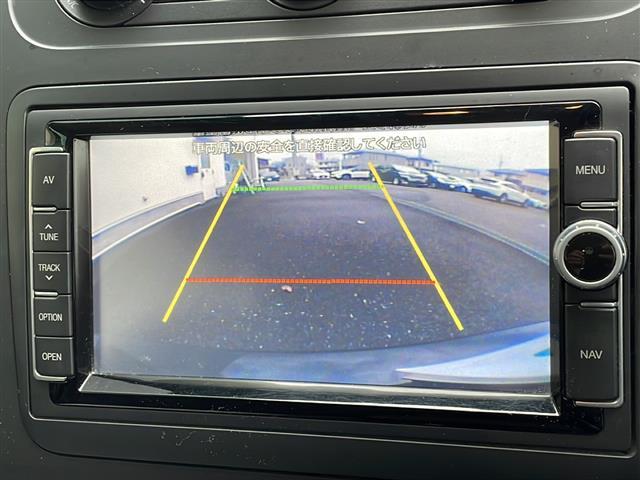 ゴルフトゥーラン ＴＳＩ　コンフォートライン　禁煙車　純正ナビ　ＡＭ／ＦＭ／ＣＤ／ＤＶＤ　フルセグＴＶ　Ｂｌｕｅｔｏｏｔｈ　バックカメラ　ＥＴＣ　ルーフレール　ＥＴＣ　純正アルミホイール　純正フロアマット　カーテンエアバッグ　パワーステアリング（4枚目）