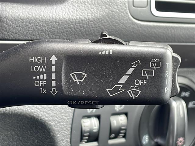 ゴルフトゥーラン ＴＳＩ　コンフォートライン　禁煙車　純正ナビ　ＡＭ／ＦＭ／ＣＤ／ＤＶＤ　フルセグＴＶ　Ｂｌｕｅｔｏｏｔｈ　バックカメラ　ＥＴＣ　ルーフレール　ＥＴＣ　純正アルミホイール　純正フロアマット　カーテンエアバッグ　パワーステアリング（7枚目）